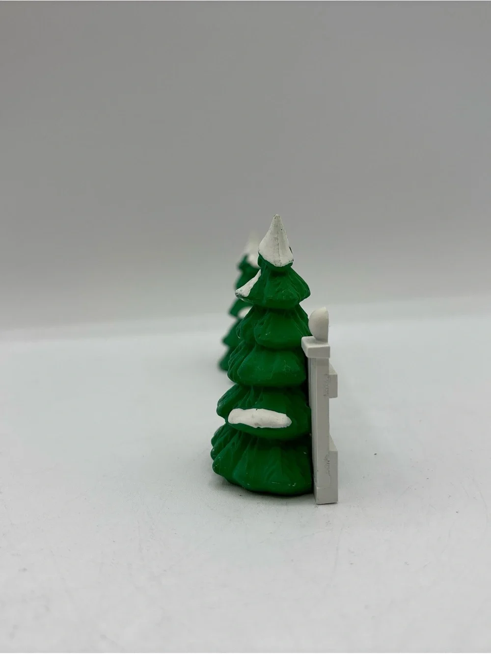 Dept 56 1991 Vintage Original Snow Village Frosty Tree Lined Picket Fence 5207-8